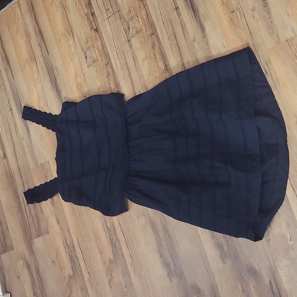 ROMEO + JULIET COUTURE Navy Blue Lace Peekabo Back Midi Dress - Picture 5 of 16